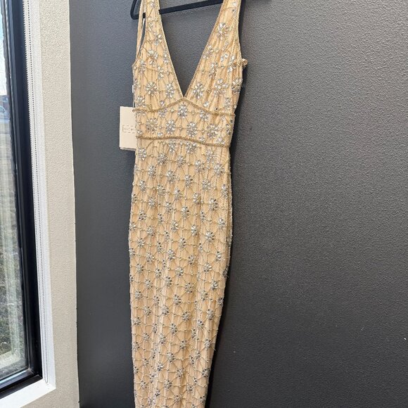 Elegant Women's Sleeveless Hand Beaded V-Neck Gown Size 6 - Picture 3 of 5